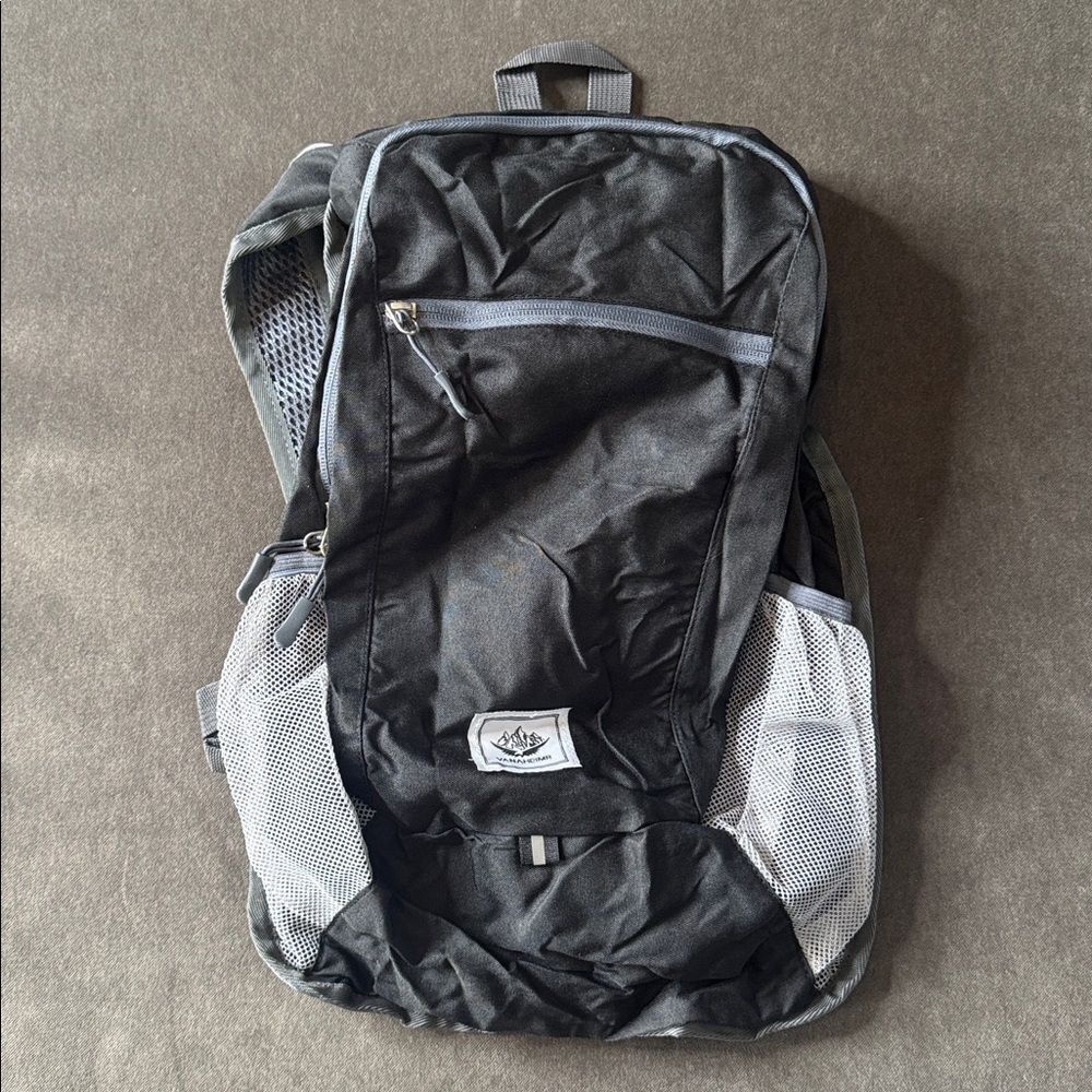 Unisex Black Lightweight Hiking Backpack Daypack 15L NEW